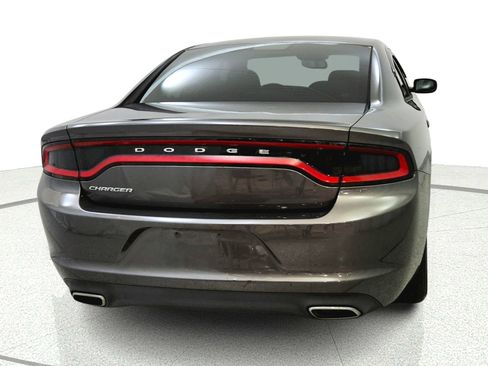 Used 2015 Dodge Charger SE RWD image 6