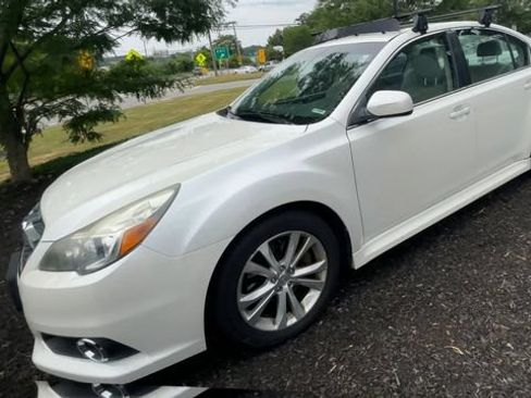 Used 2013 Subaru Legacy 3.6R Limited AWD/4WD image 4