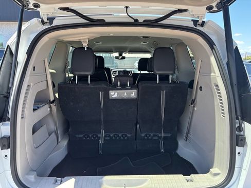 Used 2019 Chrysler Pacifica Touring-L FWD image 17