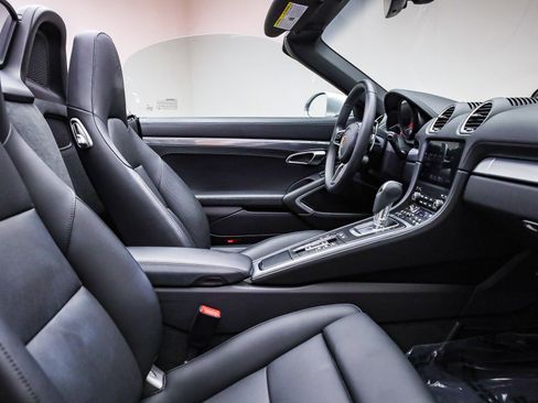 Used 2025 Porsche 718 Boxster S image 15