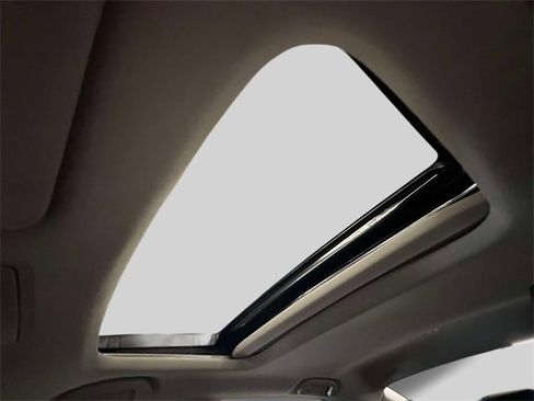 Certified 2022 Acura TLX w/ Technology Package image 33