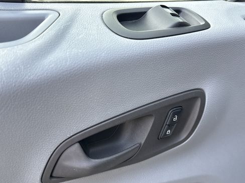 Used 2015 Ford Transit 150 XLT image 14