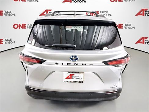 Certified 2021 Toyota Sienna XLE image 6