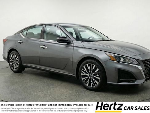 Used 2025 Nissan Altima 2.5 SV image 1
