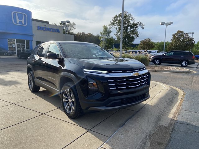 Used 2026 Chevrolet Equinox LT AWD/4WD image 2