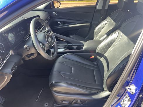 Used 2022 Hyundai Elantra Limited image 16