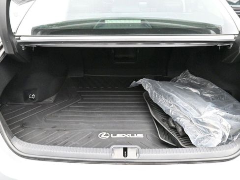 Used 2019 Lexus ES 350 Ultra Luxury w/ Accessory Package image 9