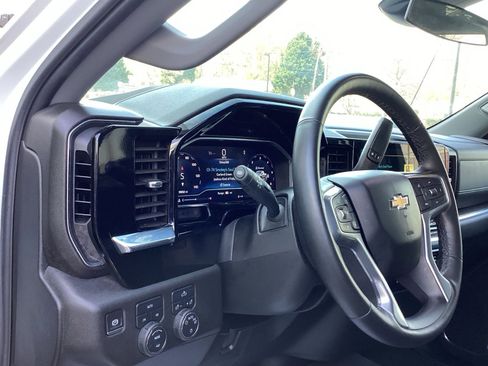Used 2024 Chevrolet Silverado 1500 LT image 8