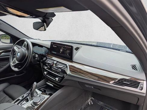 Used 2023 BMW 530e w/ M Sport Package RWD image 19