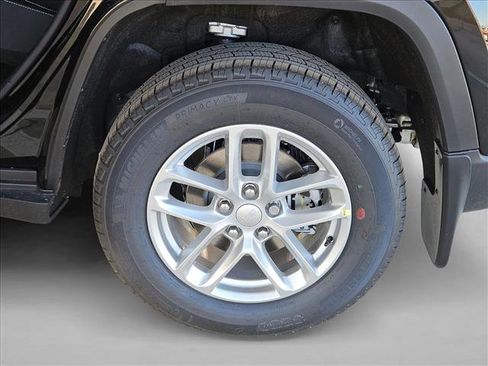 New 2025 Jeep Grand Cherokee Laredo X w/ Luxury Tech Group I AWD/4WD image 10