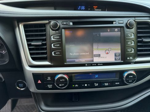 Used 2018 Toyota Highlander SE AWD/4WD image 14