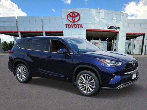 Used 2023 Toyota Highlander Platinum AWD/4WD image 2