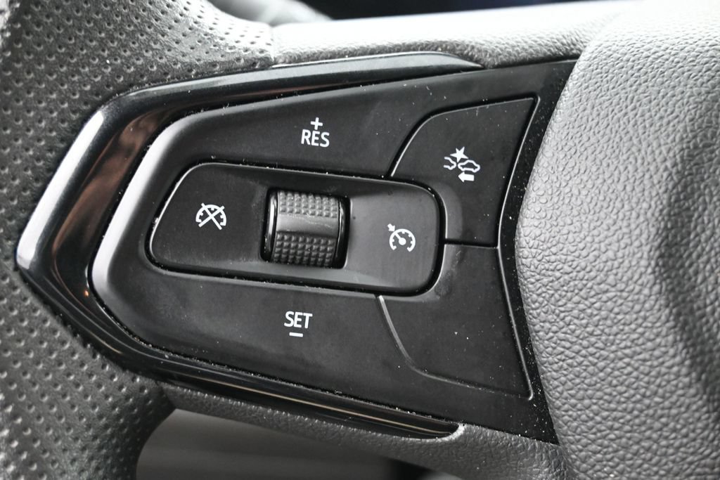 Used 2025 Chevrolet Trax LT FWD image 14