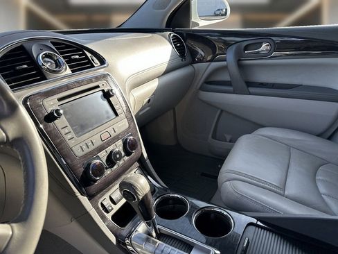 Used 2017 Buick Enclave Leather FWD image 10