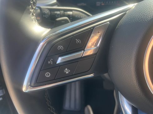 Used 2025 Buick Enclave Preferred AWD/4WD image 10