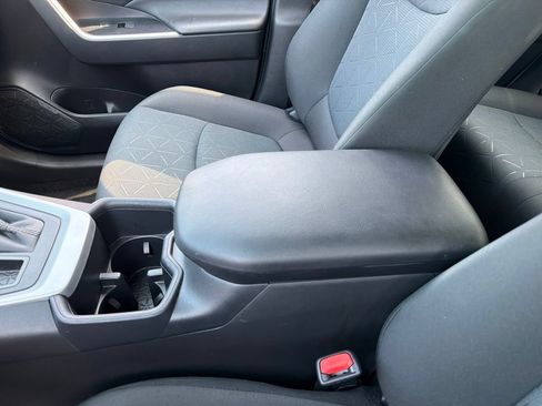 Used 2025 Toyota RAV4 XLE AWD/4WD image 13