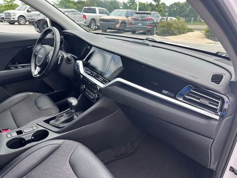 Certified 2022 Kia Niro EX FWD image 29