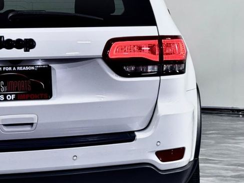 Used 2019 Jeep Grand Cherokee Laredo AWD/4WD image 14