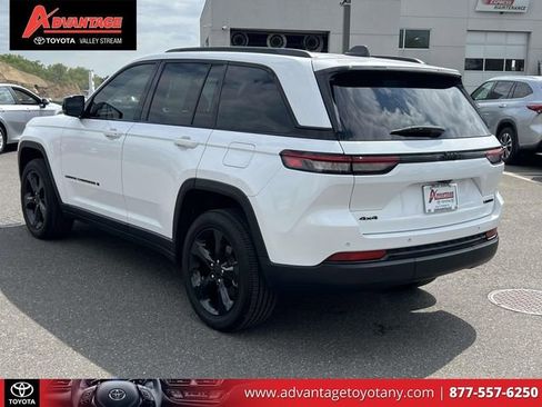 Used 2023 Jeep Grand Cherokee Limited w/ Black Appearance Package AWD/4WD image 8