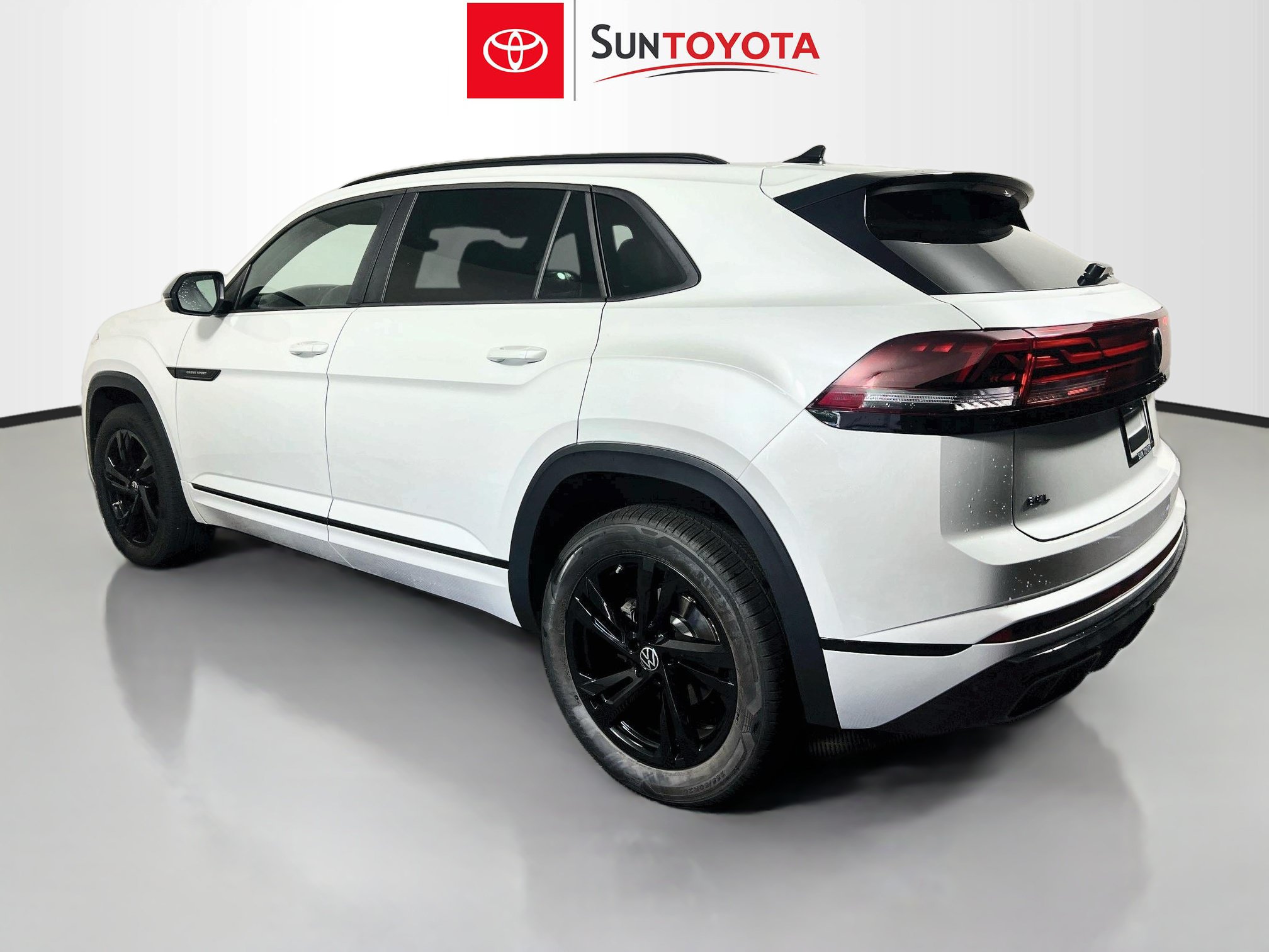 Used 2026 Volkswagen Atlas Cross Sport SEL R-Line AWD/4WD image 6