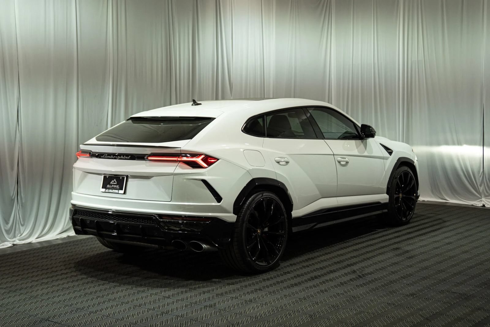Used 2022 Lamborghini Urus AWD/4WD image 6
