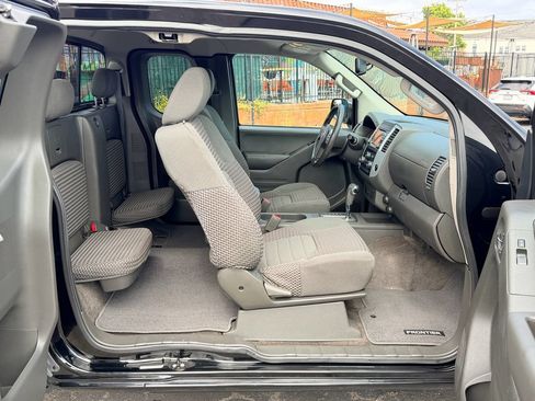 Used 2016 Nissan Frontier SV w/ SV Value Truck Package RWD image 18