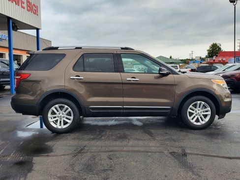 Used 2015 Ford Explorer XLT w/ Equipment Group 202B AWD/4WD image 5