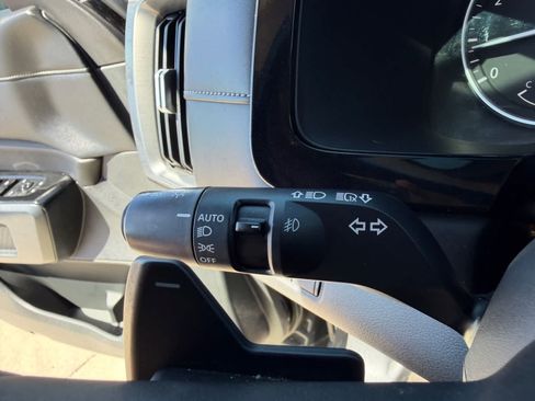 Used 2022 Nissan Pathfinder SL FWD image 18