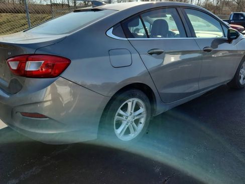 Used 2017 Chevrolet Cruze LT image 2