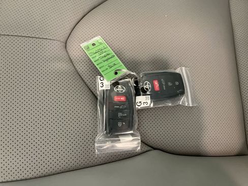 New 2026 Toyota Highlander Platinum image 28