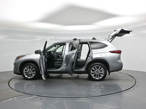 Used 2022 Toyota Highlander Limited image 35