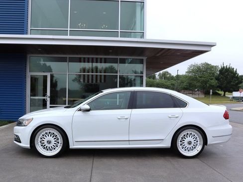 Used 2017 Volkswagen Passat 1.8T SE FWD image 6