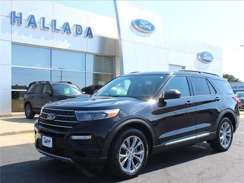 Used 2021 Ford Explorer XLT image 1