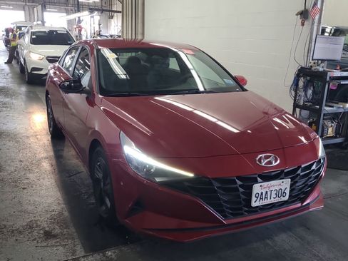 Used 2022 Hyundai Elantra SEL w/ Cargo Package FWD image 4