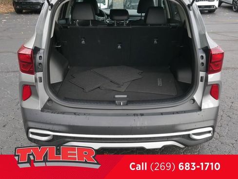 Used 2023 Kia Seltos EX image 17