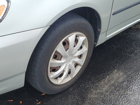 Used 2004 Toyota Corolla CE image 2