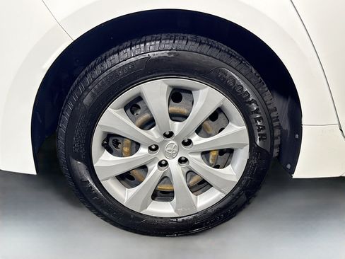 Used 2020 Toyota Corolla LE FWD image 32