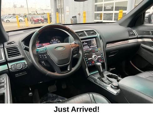 Used 2016 Ford Explorer Platinum image 35