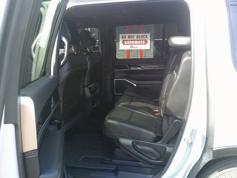 Used 2023 Jeep Wagoneer 4WD image 16