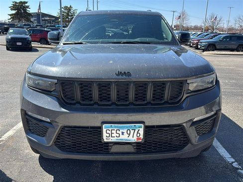 Used 2025 Jeep Grand Cherokee Limited w/ Black Appearance Package image 8