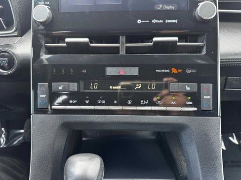 Used 2019 Toyota Avalon XSE image 30