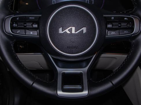 Used 2024 Kia Sportage EX image 12