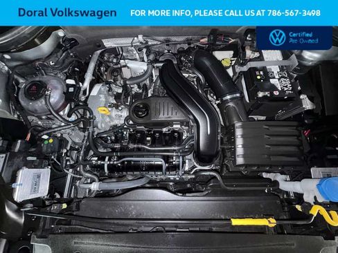 Used 2025 Volkswagen Taos SE FWD image 12