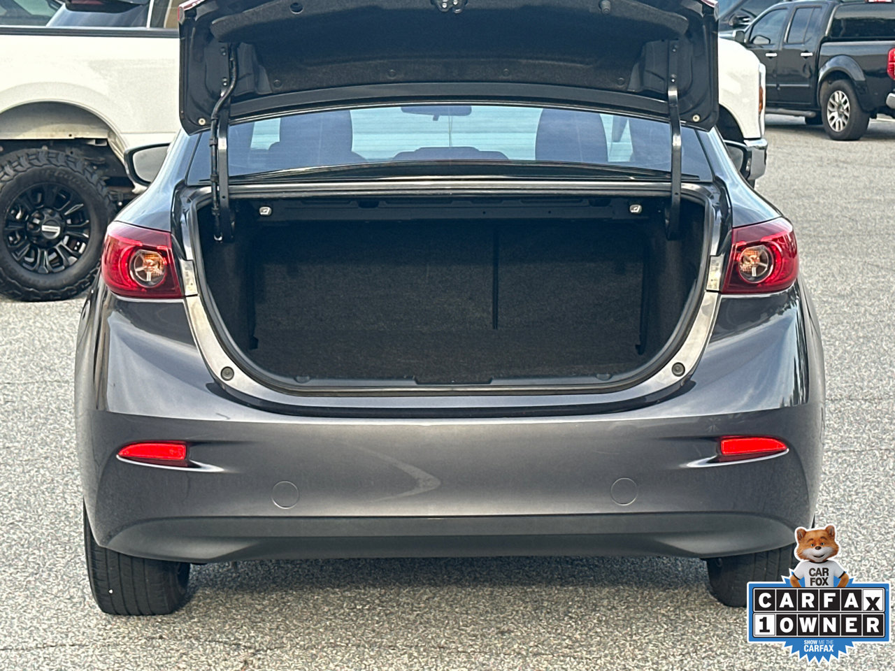 Used 2015 MAZDA MAZDA3 i Touring w/ Technology Package FWD image 18