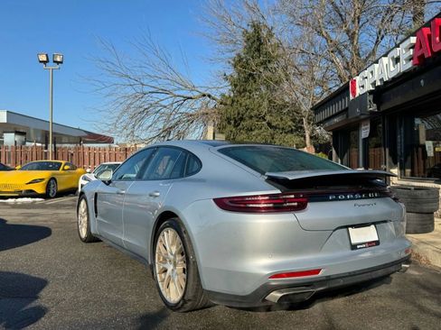 Used 2018 Porsche Panamera 4 image 7