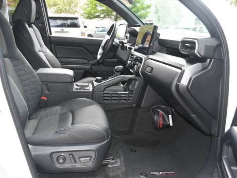 Certified 2025 Toyota 4Runner TRD Off-Road Premium AWD/4WD image 22