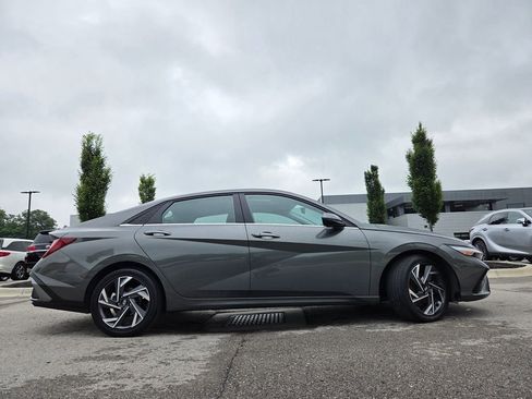 Used 2025 Hyundai Elantra SEL FWD image 27