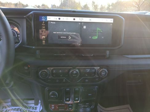 Used 2026 Jeep Wrangler Rubicon image 17