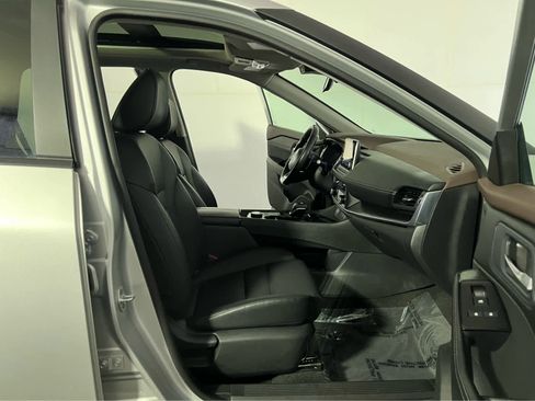 Used 2023 Nissan Rogue SV w/ SV Premium B Package AWD/4WD image 29