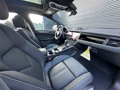 Used 2026 Porsche Macan AWD/4WD image 39